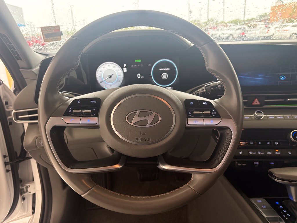 Used 2025 Hyundai Elantra SEL FWD image 3