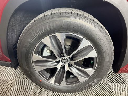 Used 2023 Toyota Highlander XLE FWD image 15