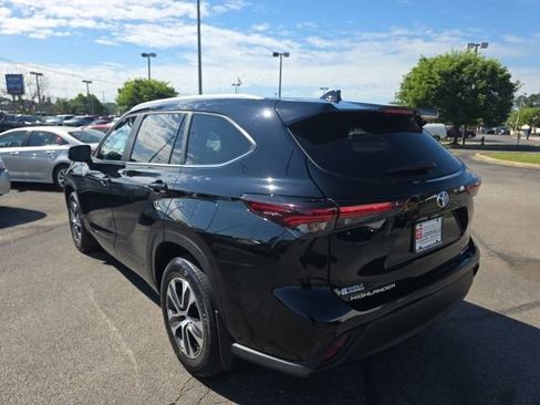 Used 2024 Toyota Highlander XLE image 5