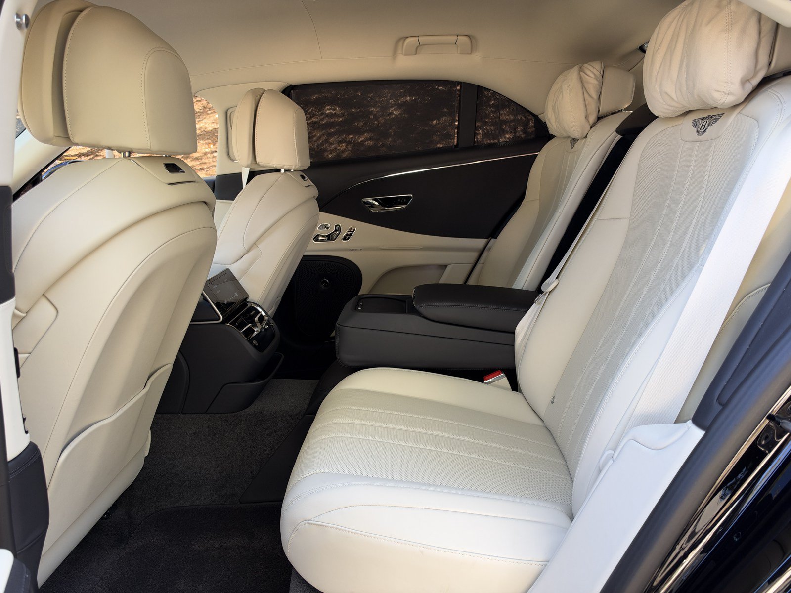 Certified 2023 Bentley Flying Spur V8 AWD/4WD image 33