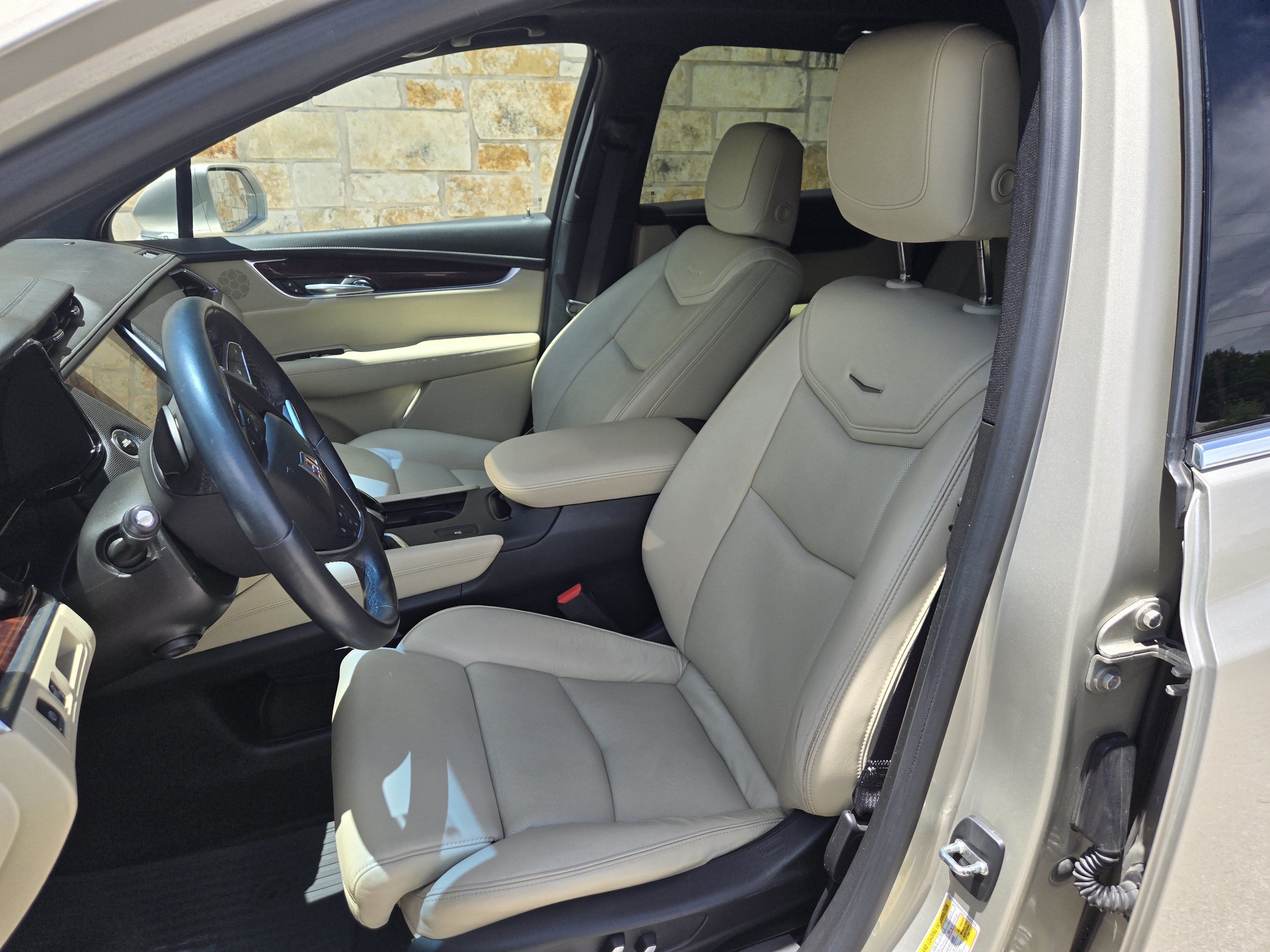 Used 2017 Cadillac XT5 Luxury w/ Driver Awareness Package FWD image 5