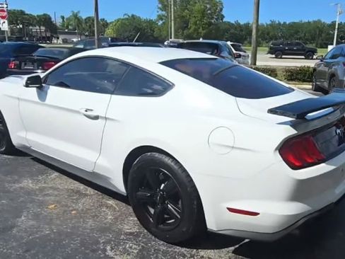 Used 2018 Ford Mustang Coupe RWD image 3