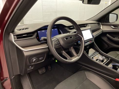 New 2026 Jeep Grand Cherokee Altitude image 14