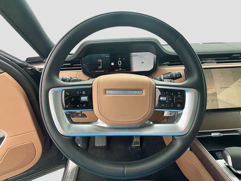 Used 2025 Land Rover Range Rover SE image 39
