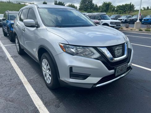 Used 2017 Nissan Rogue S AWD/4WD image 1