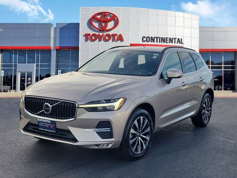Used 2023 Volvo XC60 B5 Core AWD/4WD image 3