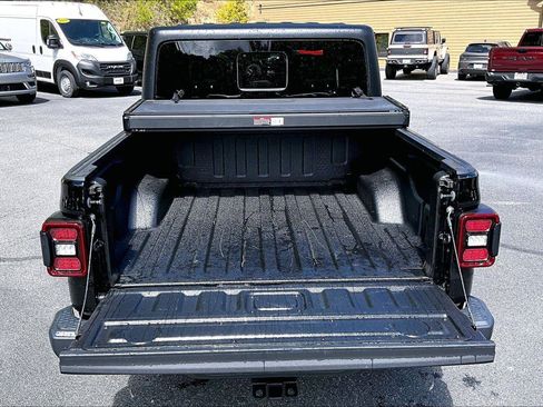 Used 2024 Jeep Gladiator Mojave w/ Safety Group AWD/4WD image 18