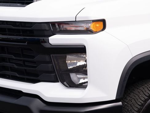 Used 2025 Chevrolet Silverado 2500 W/T AWD/4WD image 16