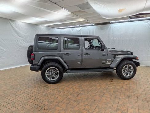 Used 2018 Jeep Wrangler Unlimited Sahara image 8