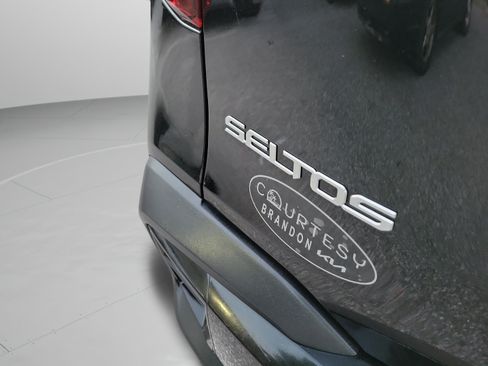 Certified 2024 Kia Seltos EX FWD image 30
