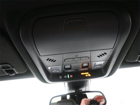 Used 2023 Chevrolet Blazer Premier image 8