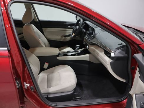 Used 2024 Nissan Altima 2.5 SV AWD/4WD image 22