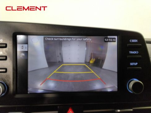 Used 2025 Hyundai Elantra SE FWD image 17
