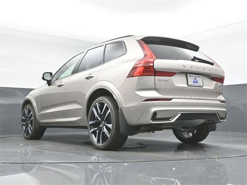 Used 2024 Volvo XC60 B5 Ultimate w/ Protection Package Premier image 42