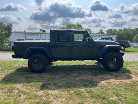 Used 2022 Jeep Gladiator Mojave AWD/4WD image 2