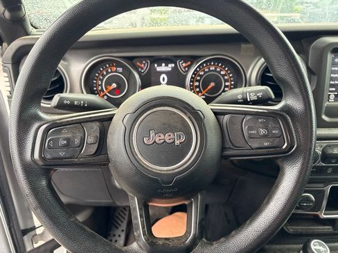 Used 2022 Jeep Gladiator Sport AWD/4WD image 2