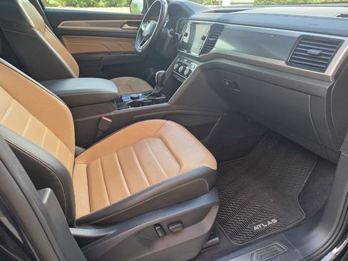 Used 2020 Volkswagen Atlas Cross Sport SEL Premium AWD/4WD image 32
