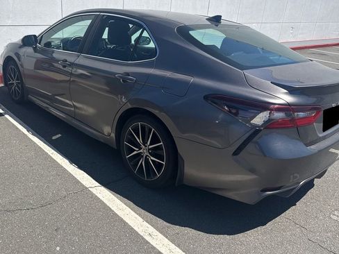 Used 2021 Toyota Camry SE FWD image 3