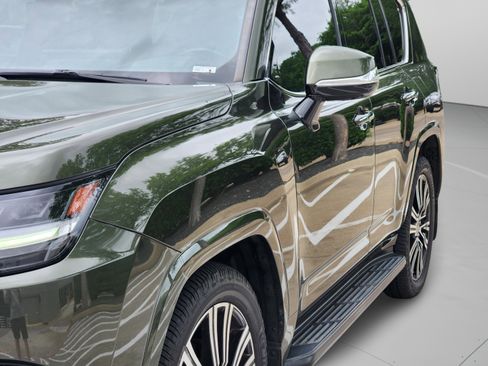 Used 2023 Lexus LX 600 4WD w/ Accessory Package (Z1) image 39
