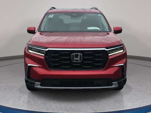 Used 2024 Honda Pilot Touring image 2