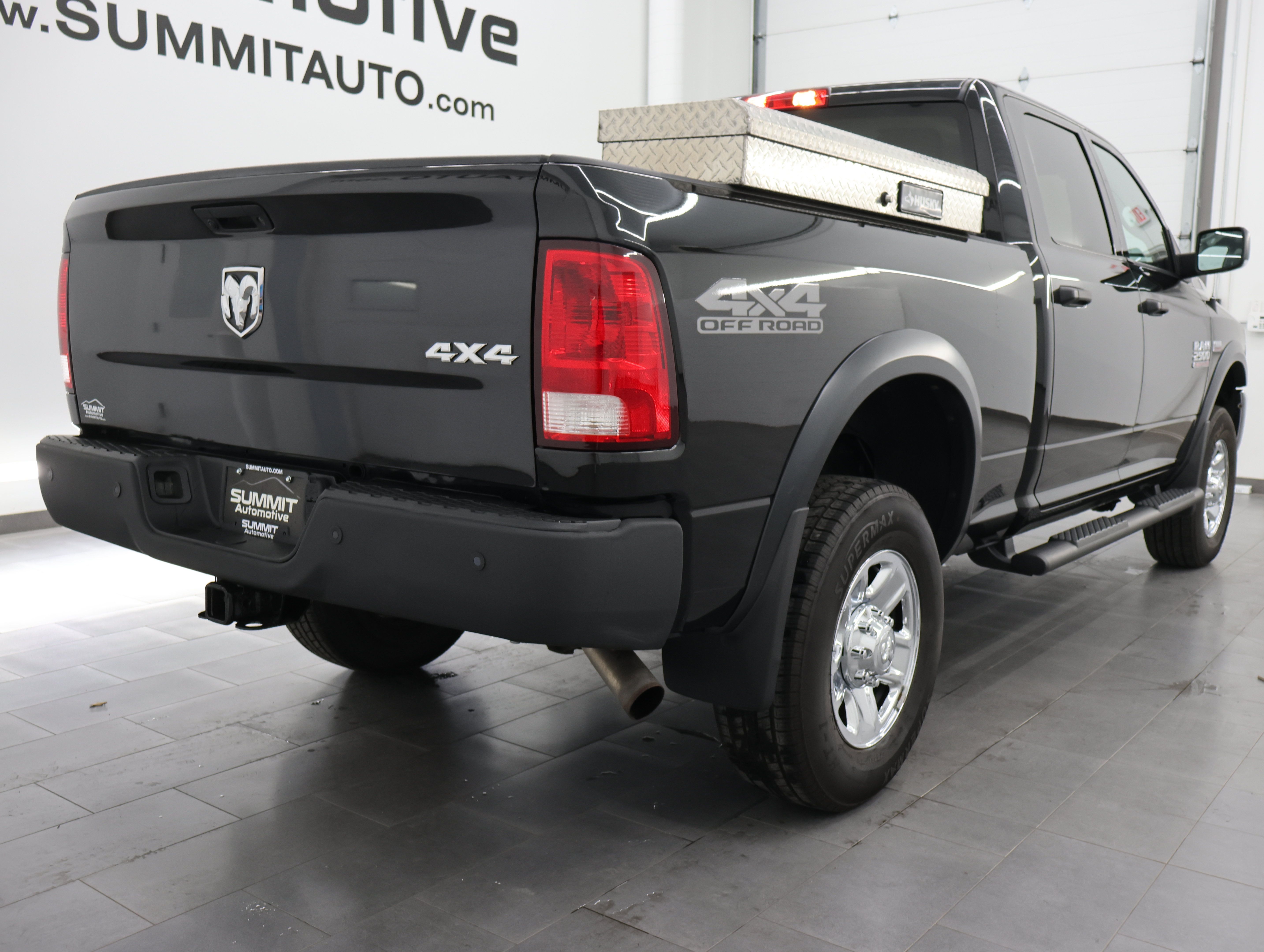 Used 2018 RAM 2500 Tradesman w/ Chrome Appearance Group AWD/4WD image 4