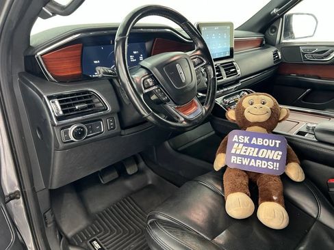 Used 2021 Lincoln Navigator L Reserve RWD image 9