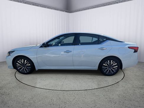 Used 2024 Nissan Altima 2.5 SV FWD image 6