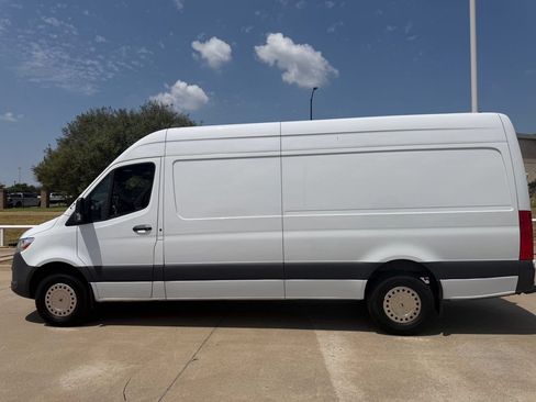 Used 2024 Mercedes-Benz Sprinter 3500 image 4