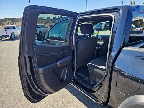 Used 2025 Chevrolet Colorado Trail Boss AWD/4WD image 20