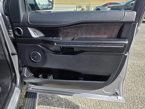 Used 2021 Ford Expedition Limited image 17