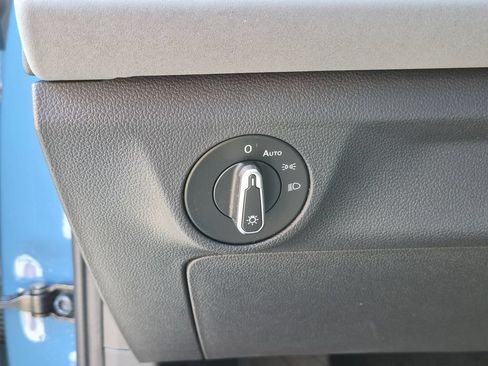 Used 2025 Volkswagen Jetta SE FWD image 16