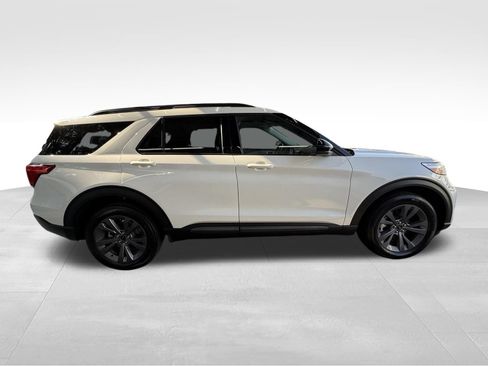 Used 2023 Ford Explorer XLT w/ Equipment Group 202A AWD/4WD image 4