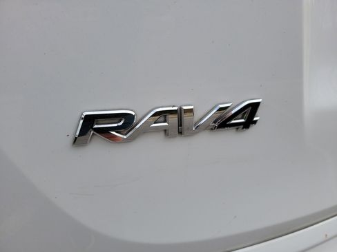 Used 2018 Toyota RAV4 XLE image 27
