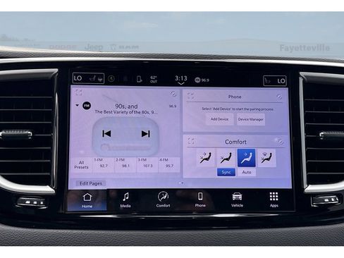 Used 2024 Chrysler Pacifica Touring-L image 17