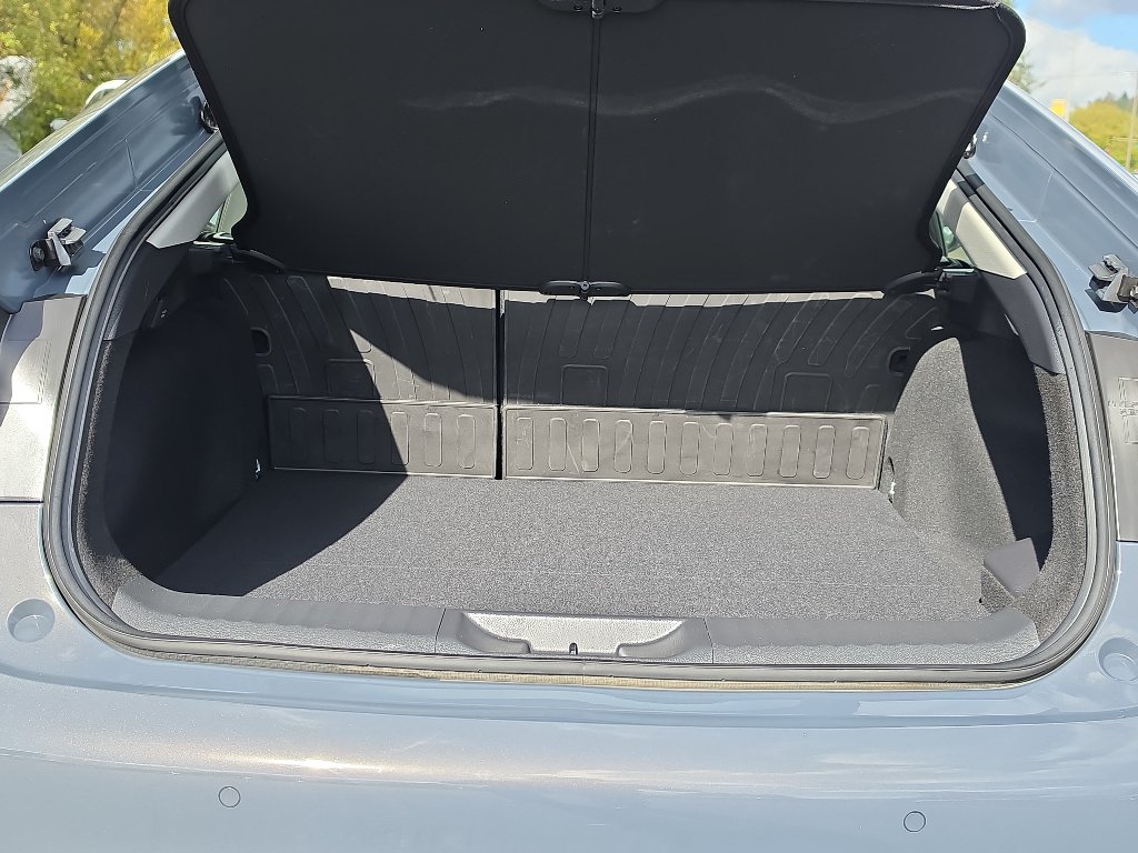 Used 2024 Toyota Prius Prime Premium FWD image 9