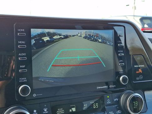 Used 2022 Toyota Highlander LE image 22