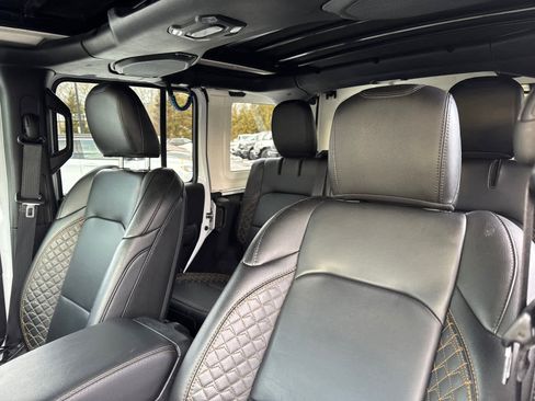 Used 2023 Jeep Wrangler Unlimited Sahara image 13