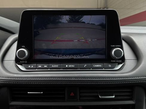 Used 2025 Nissan Rogue SV FWD image 31