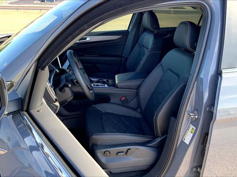 New 2026 Volkswagen Atlas Cross Sport SE FWD image 9