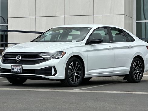 Used 2023 Volkswagen Jetta Sport image 7