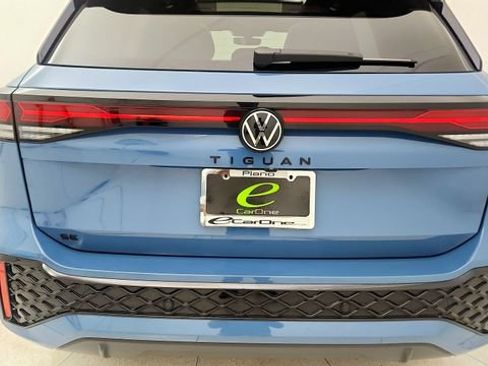 Used 2025 Volkswagen Tiguan SE R-Line FWD image 31