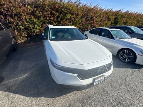 Used 2025 Honda Accord SE image 2