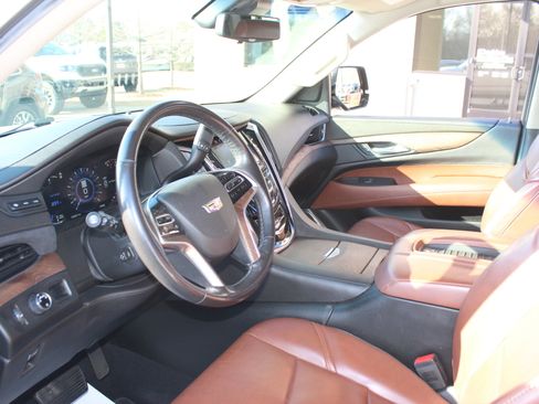 Used 2019 Cadillac Escalade Premium Luxury image 12