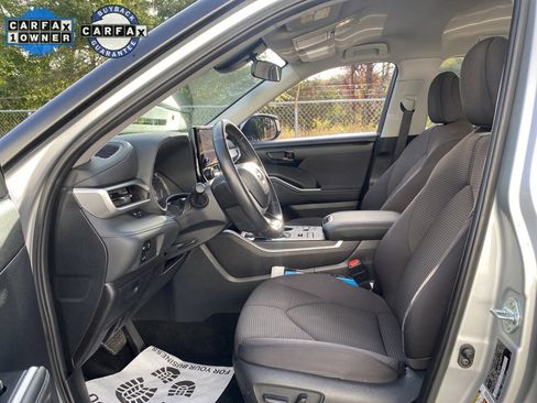 Used 2024 Toyota Highlander LE image 25