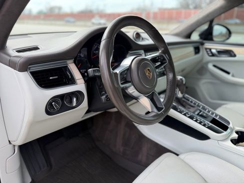 Used 2016 Porsche Macan Turbo image 20