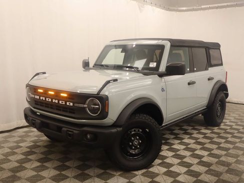 Used 2022 Ford Bronco Black Diamond AWD/4WD image 1