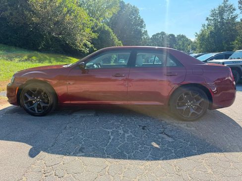 Used 2022 Chrysler 300 Touring w/ Sport Appearance Package RWD image 4