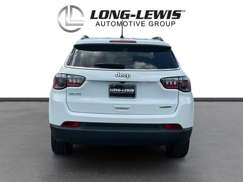 Used 2022 Jeep Compass Latitude FWD image 5