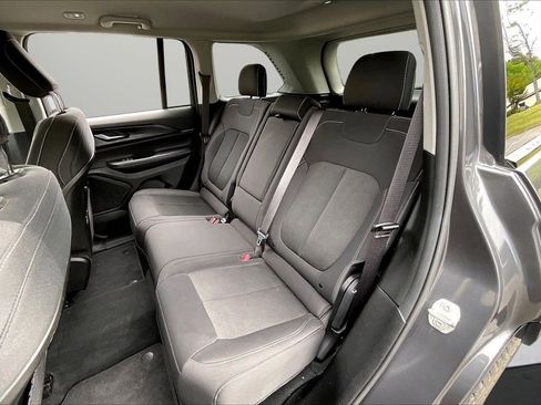 Used 2023 Jeep Grand Cherokee Laredo image 22