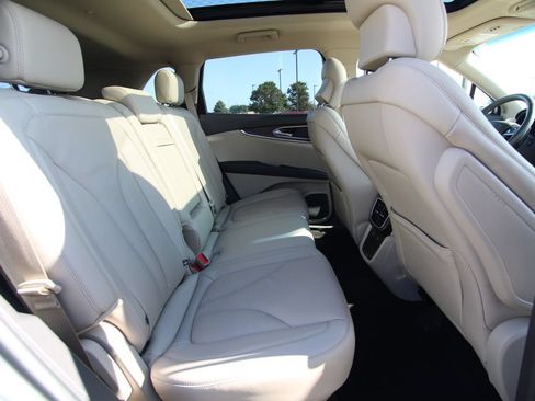 Used 2019 Lincoln Nautilus Reserve w/ Driver Assistance Package AWD/4WD image 9